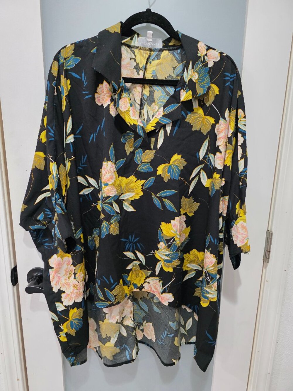 Soft Sport Black‎ Floral Blouse – Size 2X – Batwing Sleeve High Low Hem Boho Top
